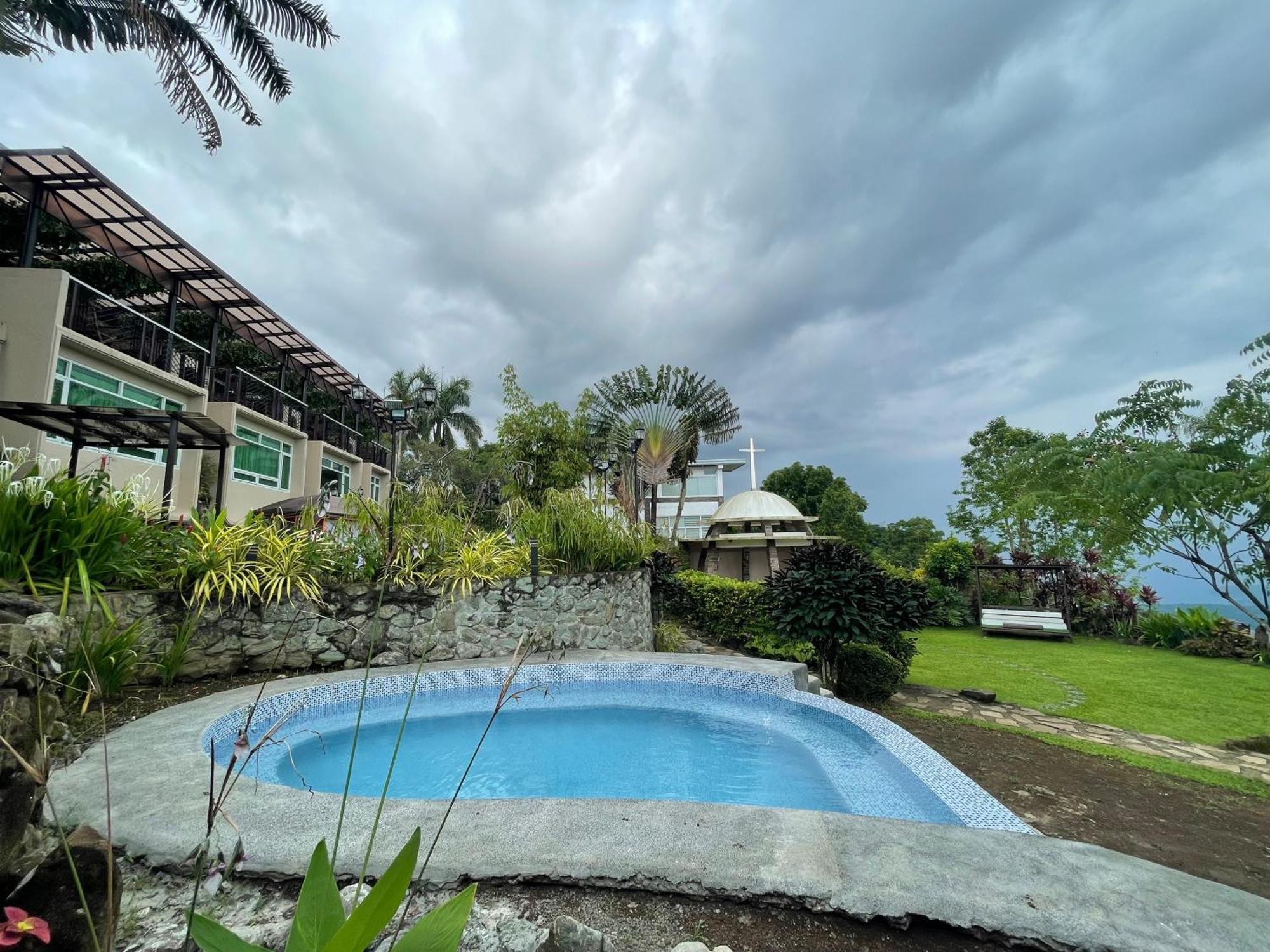 The Lakeview Suites Tagaytay City Exterior photo