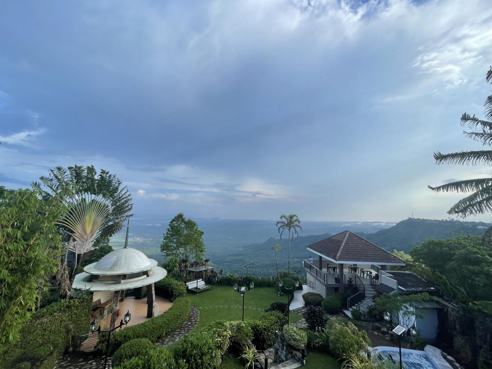 The Lakeview Suites Tagaytay City Exterior photo