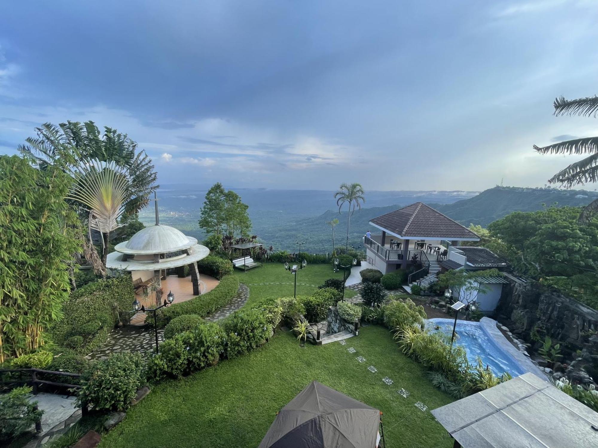 The Lakeview Suites Tagaytay City Exterior photo