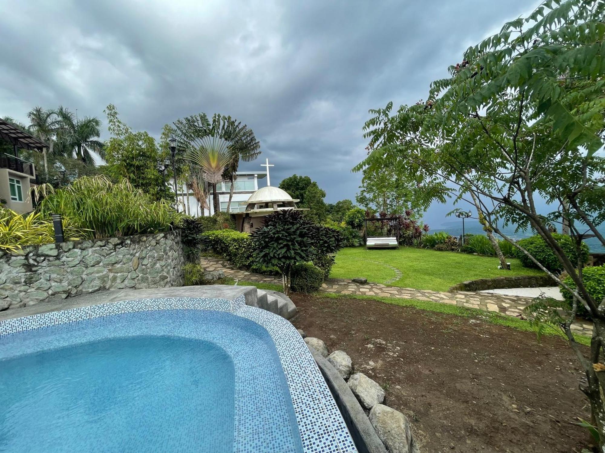 The Lakeview Suites Tagaytay City Exterior photo